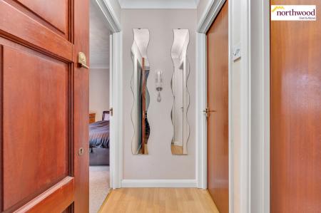 1 bedroom Flat for sale in Crown Rise, Garston, Watford, WD25