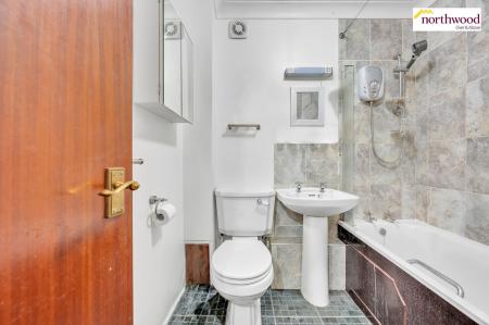 1 bedroom Flat for sale in Crown Rise, Garston, Watford, WD25