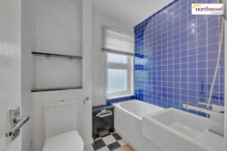 1 bedroom Flat for sale in Durban Road, Watford, WD18