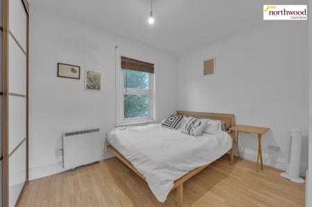 1 bedroom Flat for sale in Durban Road, Watford, WD18