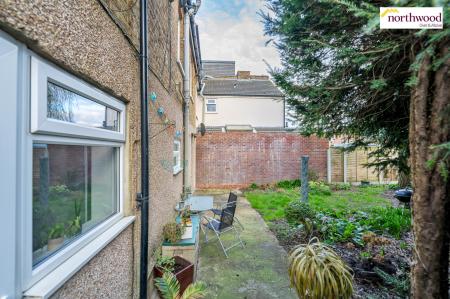 1 bedroom Flat for sale in Durban Road, Watford, WD18