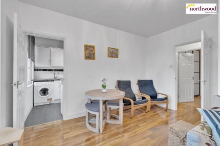 1 bedroom Flat for sale in Durban Road, Watford, WD18