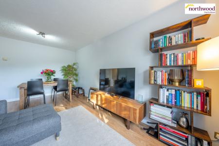 2 bedroom Flat for sale in Swan Close, Rickmansworth, WD3