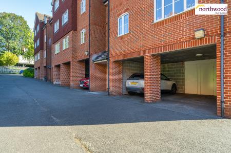 2 bedroom Flat for sale in Swan Close, Rickmansworth, WD3
