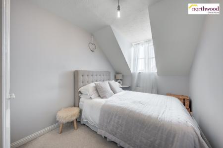 2 bedroom Flat for sale in Swan Close, Rickmansworth, WD3