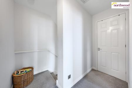 2 bedroom Flat for sale in Swan Close, Rickmansworth, WD3