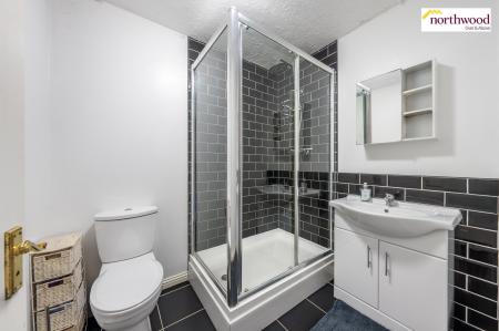 2 bedroom Flat for sale in Swan Close, Rickmansworth, WD3