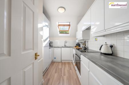 2 bedroom Flat for sale in Swan Close, Rickmansworth, WD3
