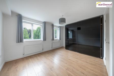 4 bedroom House for sale in Wander Wharf, Kings Langley, WD4