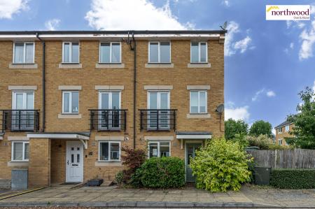 Wander Wharf, Kings Langley, WD4