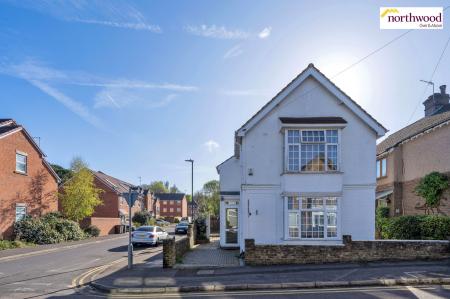 4 bedroom Detached house for sale in Bendysh Road, Bushey, WD23