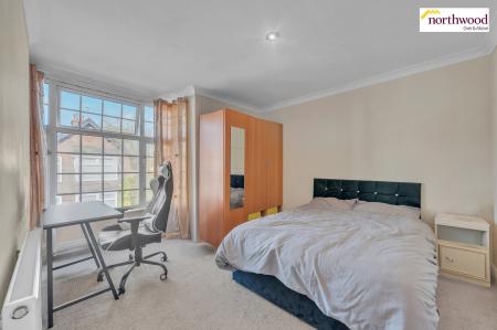 4 bedroom Detached house for sale in Bendysh Road, Bushey, WD23