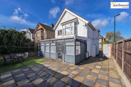 4 bedroom Detached house for sale in Bendysh Road, Bushey, WD23