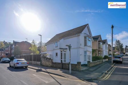 4 bedroom Detached house for sale in Bendysh Road, Bushey, WD23