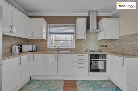 4 bedroom Detached house for sale in Bendysh Road, Bushey, WD23