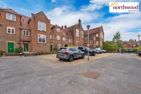 1 bedroom Flat for sale in Gammons Lane, Watford, WD24