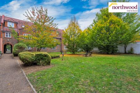 1 bedroom Flat for sale in Gammons Lane, Watford, WD24
