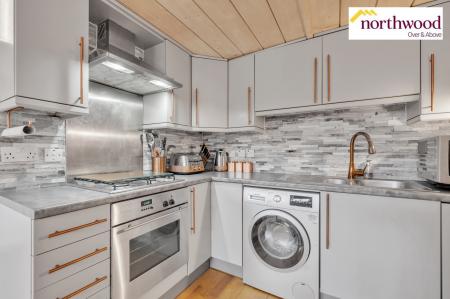 1 bedroom Flat for sale in Gammons Lane, Watford, WD24