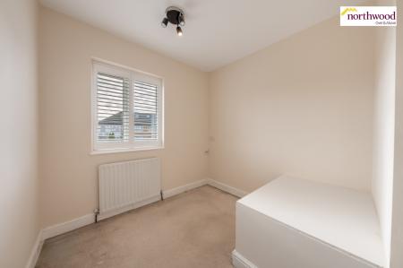 5 bedroom Semi-detached house for sale in Garston Lane, Watford, WD25