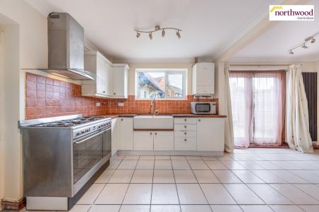 5 bedroom Semi-detached house for sale in Garston Lane, Watford, WD25