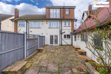 5 bedroom Semi-detached house for sale in Garston Lane, Watford, WD25