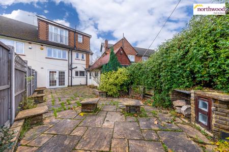 5 bedroom Semi-detached house for sale in Garston Lane, Watford, WD25