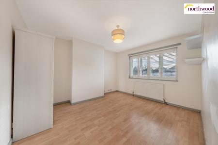 5 bedroom Semi-detached house for sale in Garston Lane, Watford, WD25