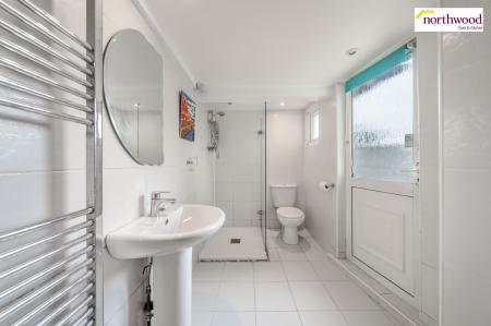 5 bedroom Semi-detached house for sale in Garston Lane, Watford, WD25