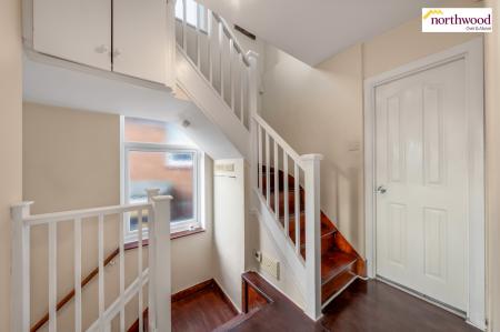 5 bedroom Semi-detached house for sale in Garston Lane, Watford, WD25