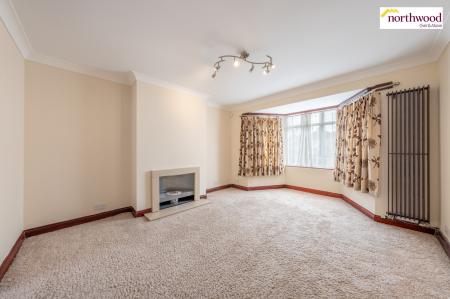 5 bedroom Semi-detached house for sale in Garston Lane, Watford, WD25