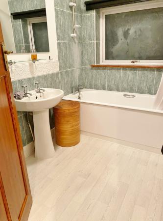 1 bedroom Flat to let in Manor Road, Ruislip, HA4