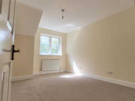2 bedroom Flat to let in Eastbury Road, Oxhey, Watford, WD19