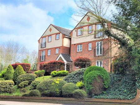 2 bedroom Flat to let in Eastbury Road, Oxhey, Watford, WD19