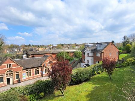 2 bedroom Flat to let in Eastbury Road, Oxhey, Watford, WD19