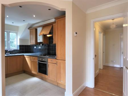 2 bedroom Flat to let in Eastbury Road, Oxhey, Watford, WD19