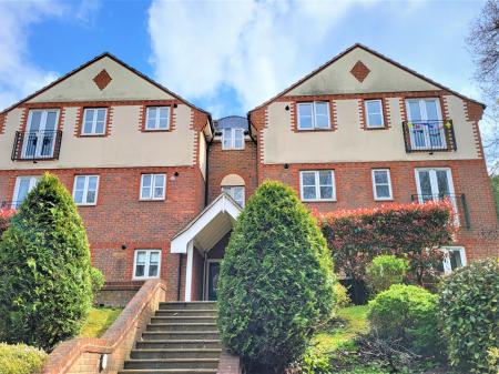 2 bedroom Flat to let in Eastbury Road, Oxhey, Watford, WD19