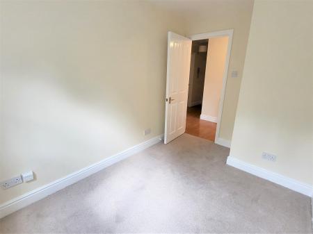 2 bedroom Flat to let in Eastbury Road, Oxhey, Watford, WD19