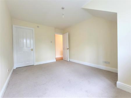 2 bedroom Flat to let in Eastbury Road, Oxhey, Watford, WD19