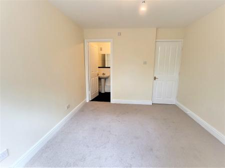 2 bedroom Flat to let in Eastbury Road, Oxhey, Watford, WD19