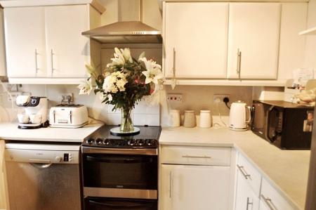 2 bedroom End of terrace house to let in Siskin Close, Bushey, WD23