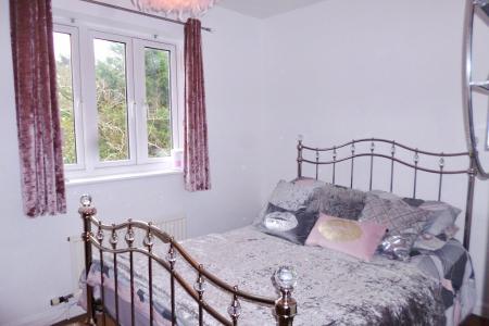 2 bedroom End of terrace house to let in Siskin Close, Bushey, WD23