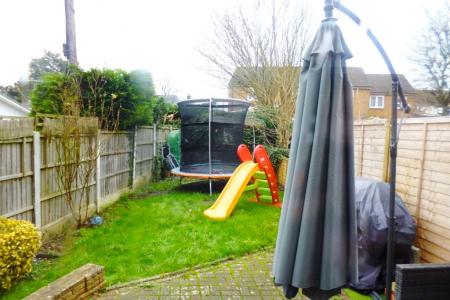 2 bedroom End of terrace house to let in Siskin Close, Bushey, WD23