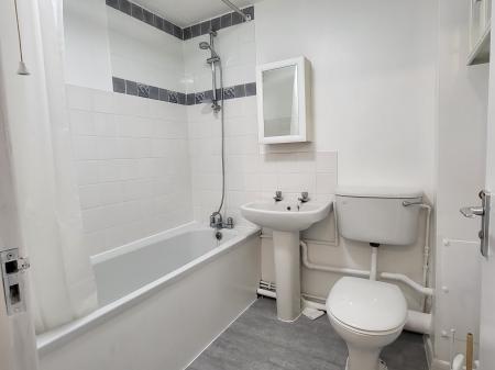 1 bedroom Flat to let in Sandown Road, Watford, WD24