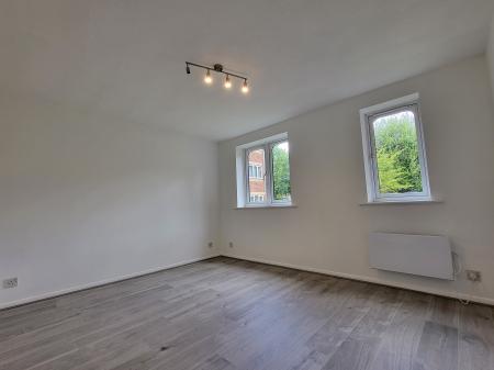 1 bedroom Flat to let in Sandown Road, Watford, WD24