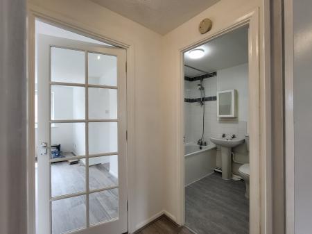 1 bedroom Flat to let in Sandown Road, Watford, WD24