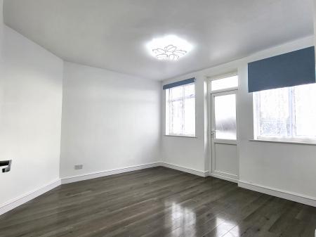 3 bedroom Flat to let in West End Road, Ruislip, HA4