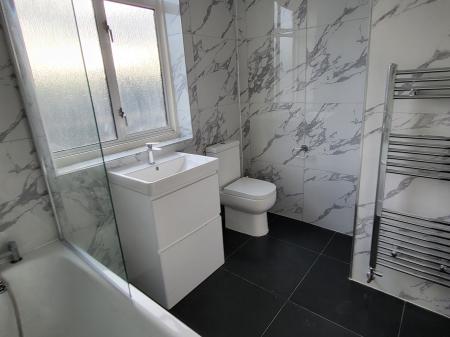 3 bedroom Flat to let in West End Road, Ruislip, HA4