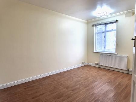 3 bedroom Flat to let in West End Road, Ruislip, HA4