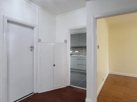 3 bedroom Flat to let in West End Road, Ruislip, HA4