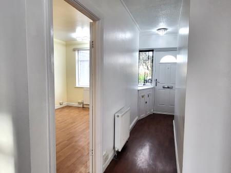 3 bedroom Flat to let in West End Road, Ruislip, HA4